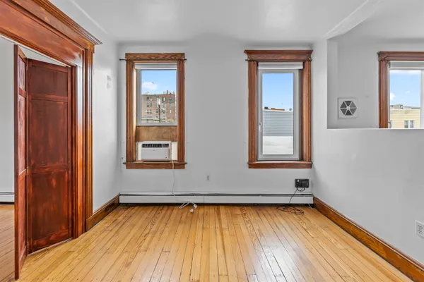 $2,800 | 201 19th Street, Unit 2R, Union City, NJ 07087