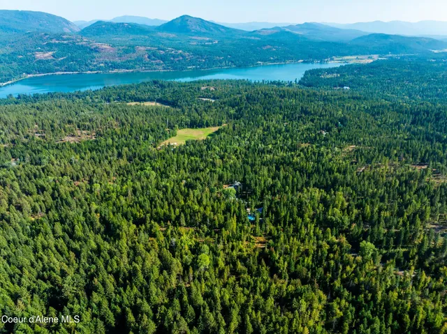 $1,500,000 | 299 Oak Terrace Creek, Cocolalla, ID 83813