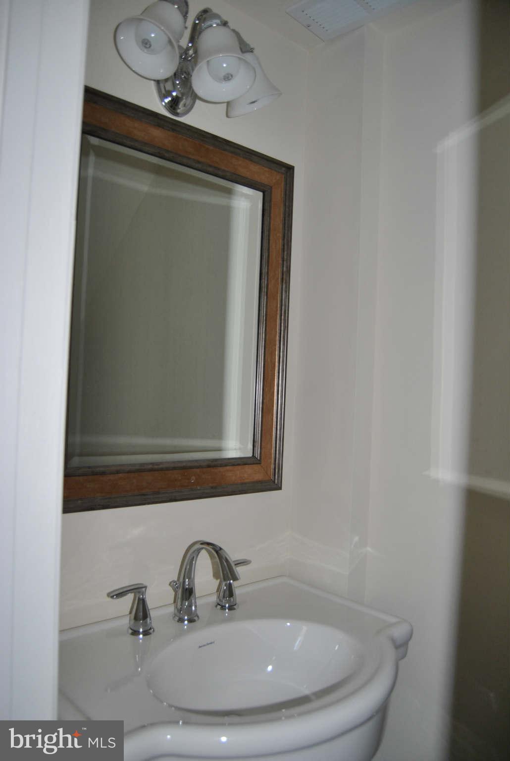 5412 7th Road South Arlington, VA 22204 - Photo 9 of 21 Bath