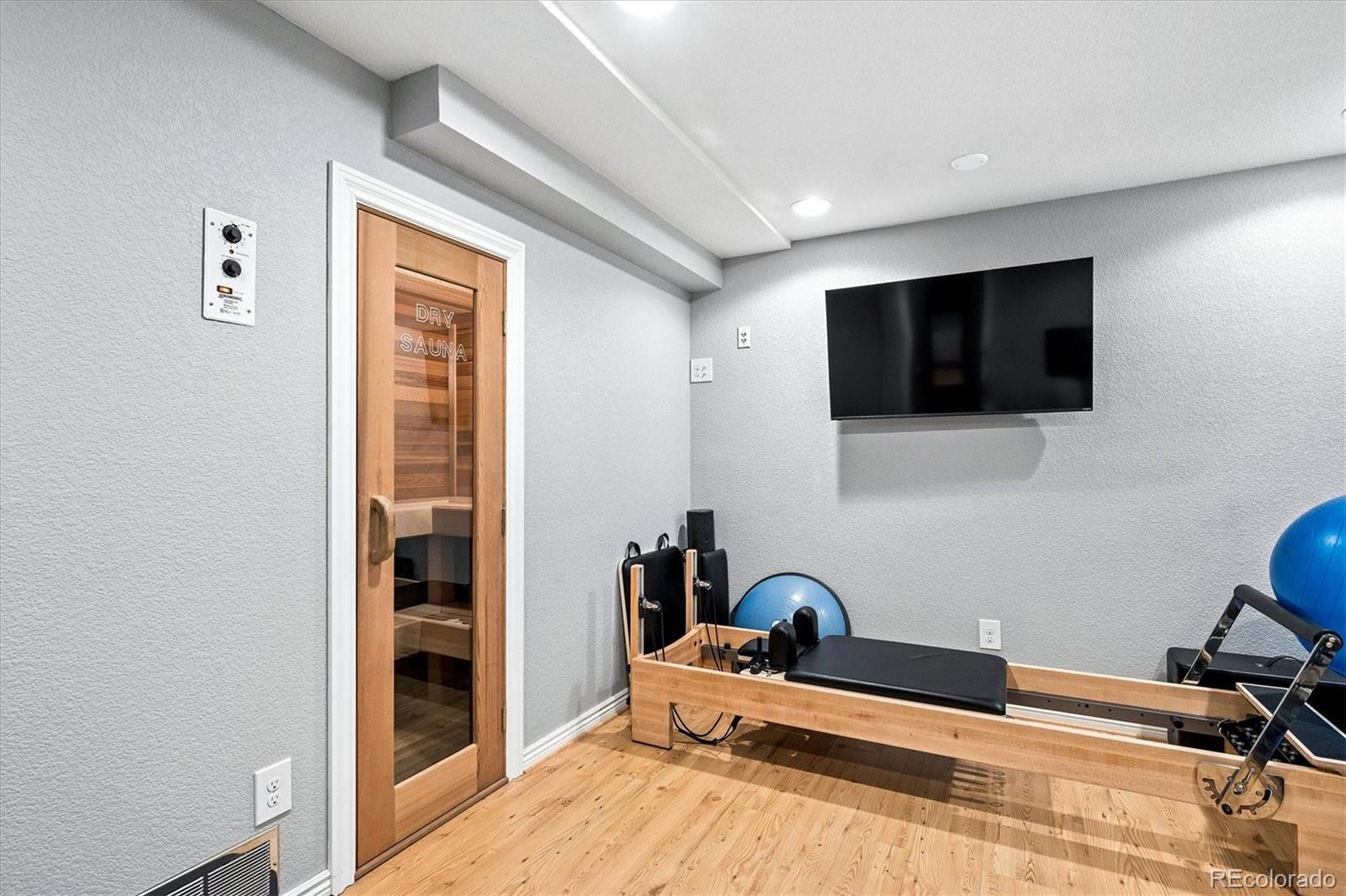 10633 Edgemont Court Highlands Ranch, CO 80129 - Photo 34 of 50