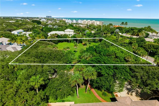 a view of a tennis court
