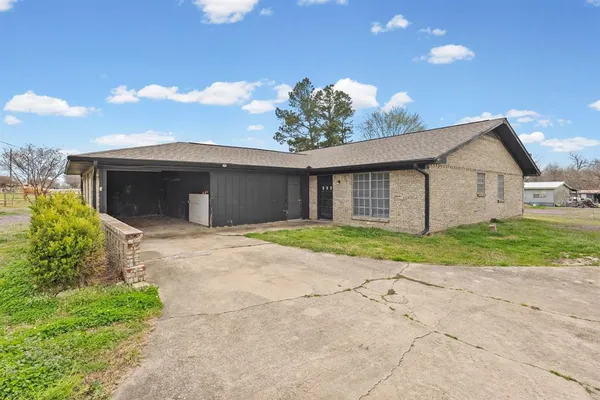 $230,000 | 704 Manson Street, Wolfe City, TX 75496