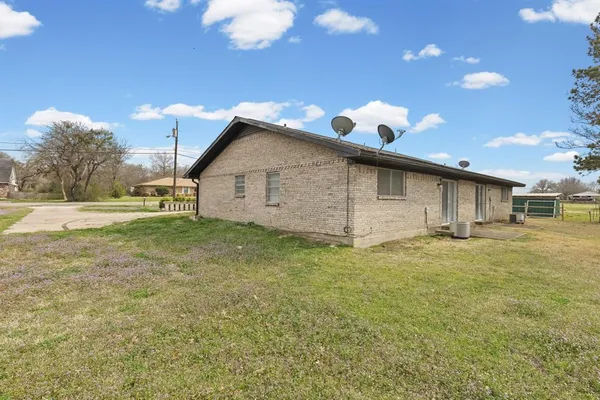 $230,000 | 704 Manson Street, Wolfe City, TX 75496