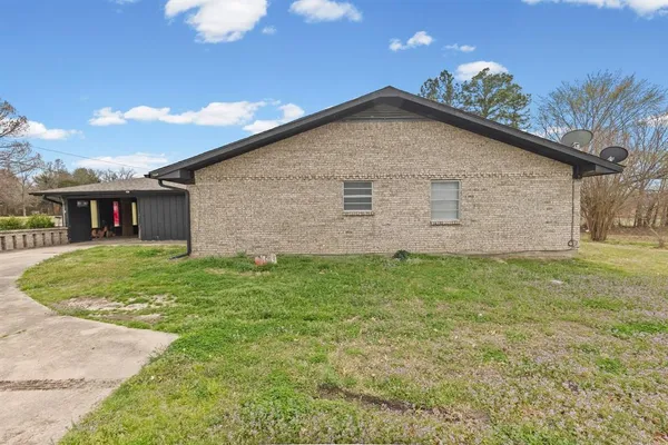 $230,000 | 704 Manson Street, Wolfe City, TX 75496