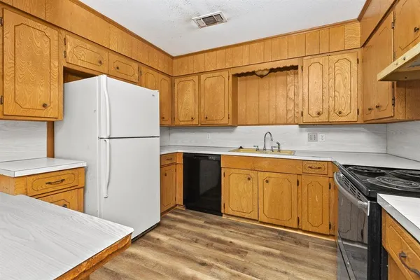 $230,000 | 704 Manson Street, Wolfe City, TX 75496