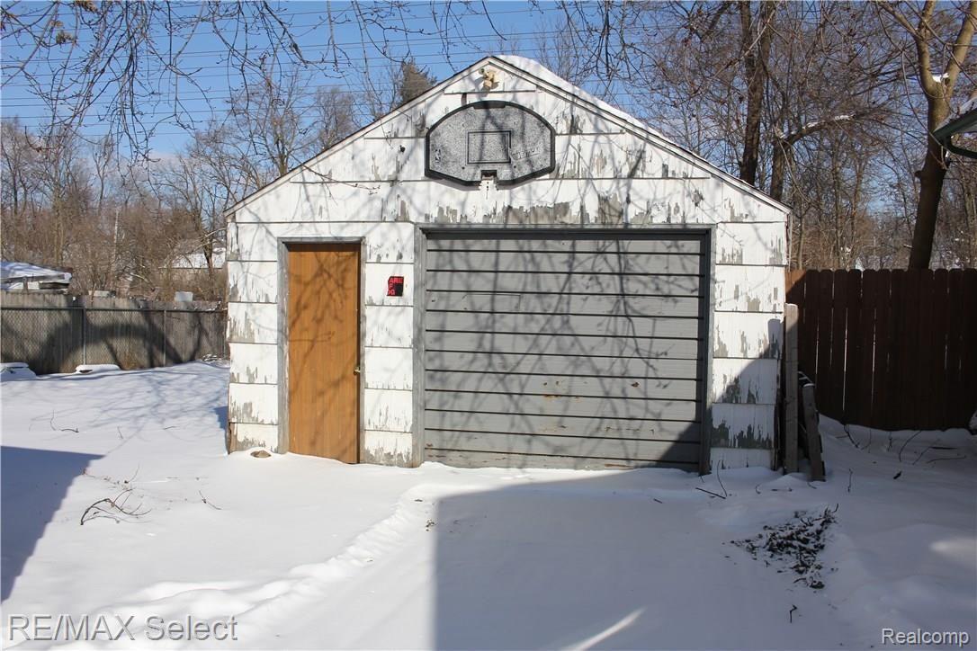 4517 Pengelly Road Flint, MI 48507 - Photo 13 of 14 IMG_8722.JPG