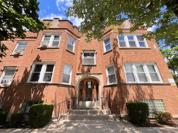 $1,695 | 4202 West Cullom Avenue, Unit 1, Chicago, IL 60641