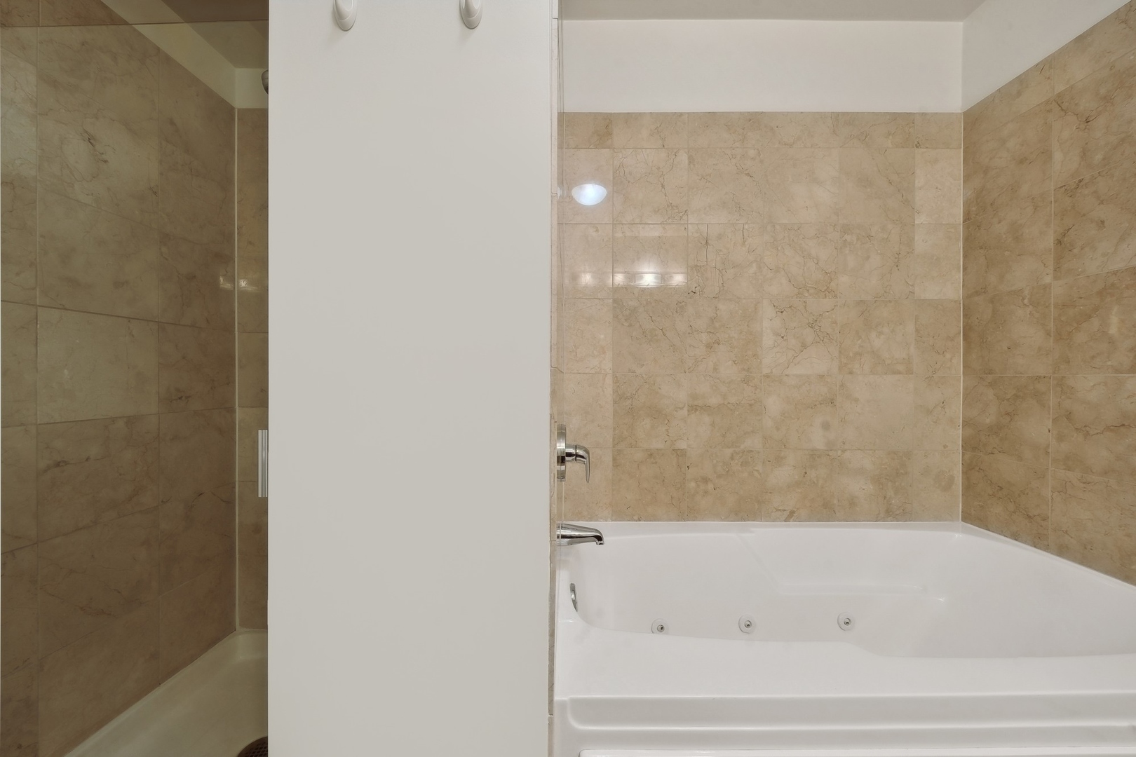 1160 South Michigan Avenue, Unit 2001 Chicago, IL 60605 - Photo 18 of 33 a bathroom with a bathtub