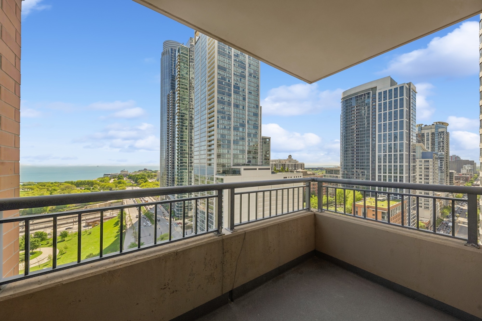 1160 South Michigan Avenue, Unit 2001 Chicago, IL 60605 - Photo 24 of 33 a view of a balcony with city view