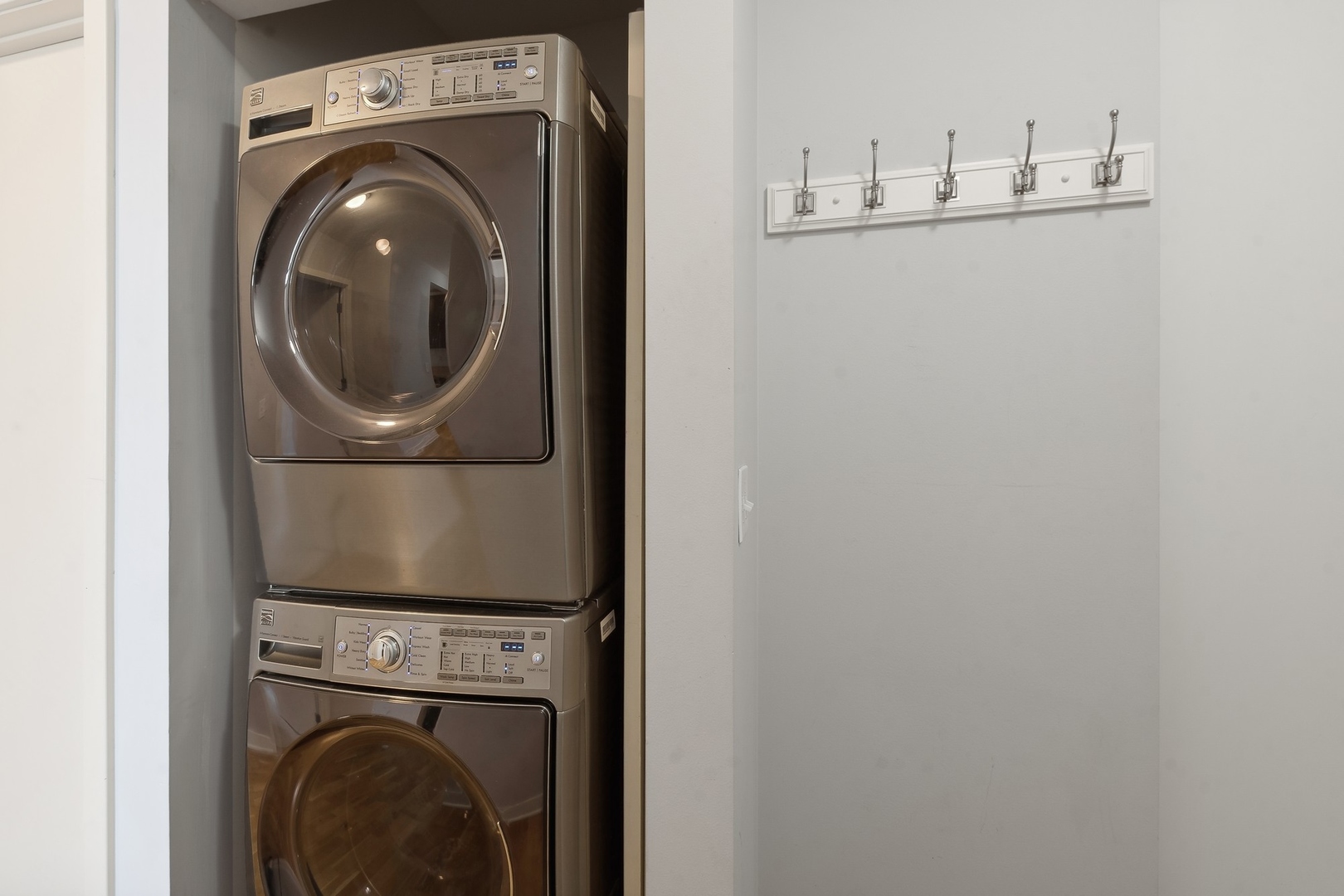 1160 South Michigan Avenue, Unit 2001 Chicago, IL 60605 - Photo 25 of 33 a close up view of a washer and dryer