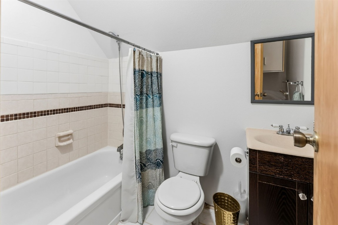 994 Summit Drive Dillon, CO 80435 - Photo 33 of 38 a bathroom with a sink toilet and shower