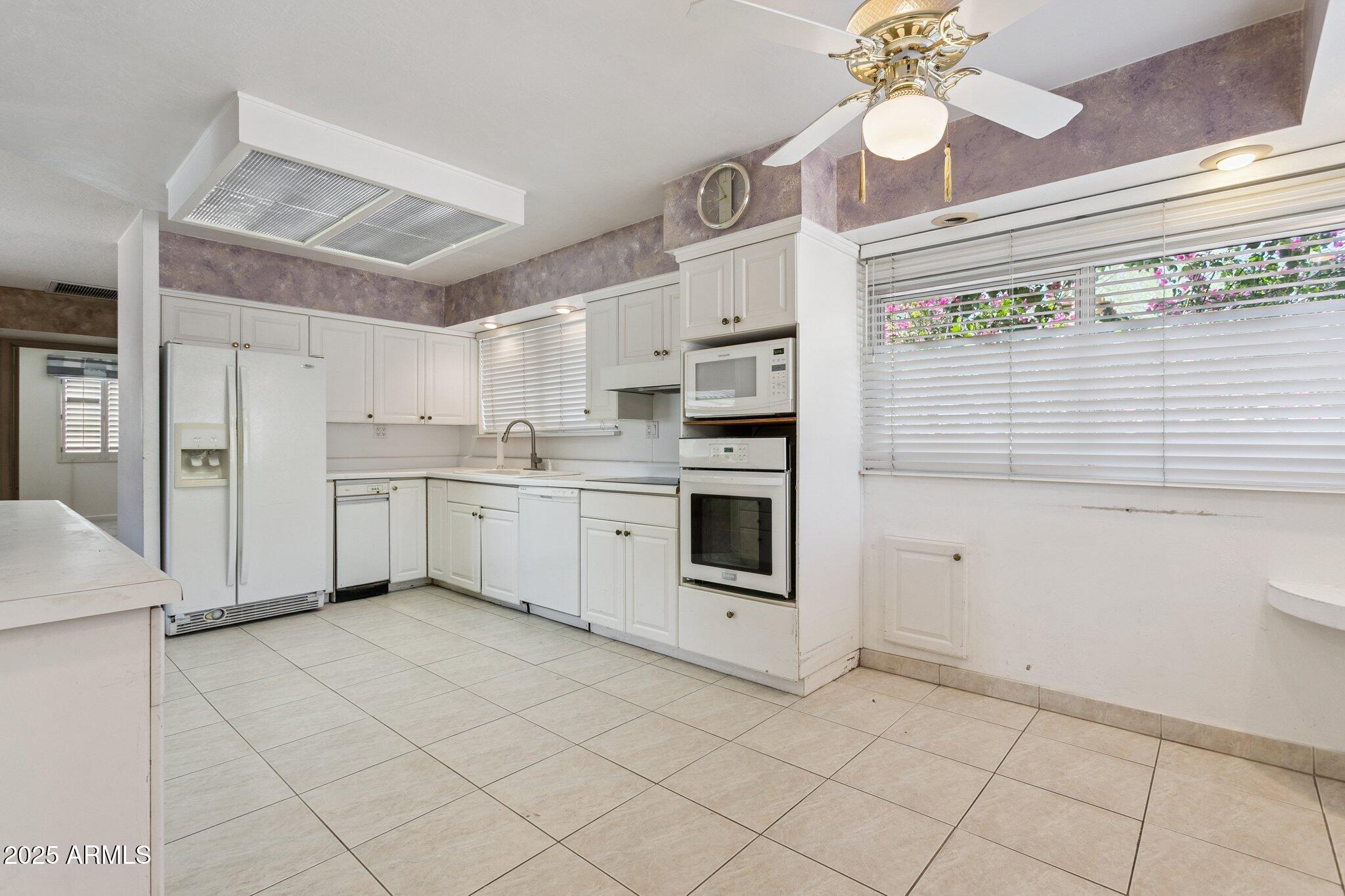 8340 North 16th Street Phoenix, AZ 85020 - Photo 17 of 45 Eat in nook