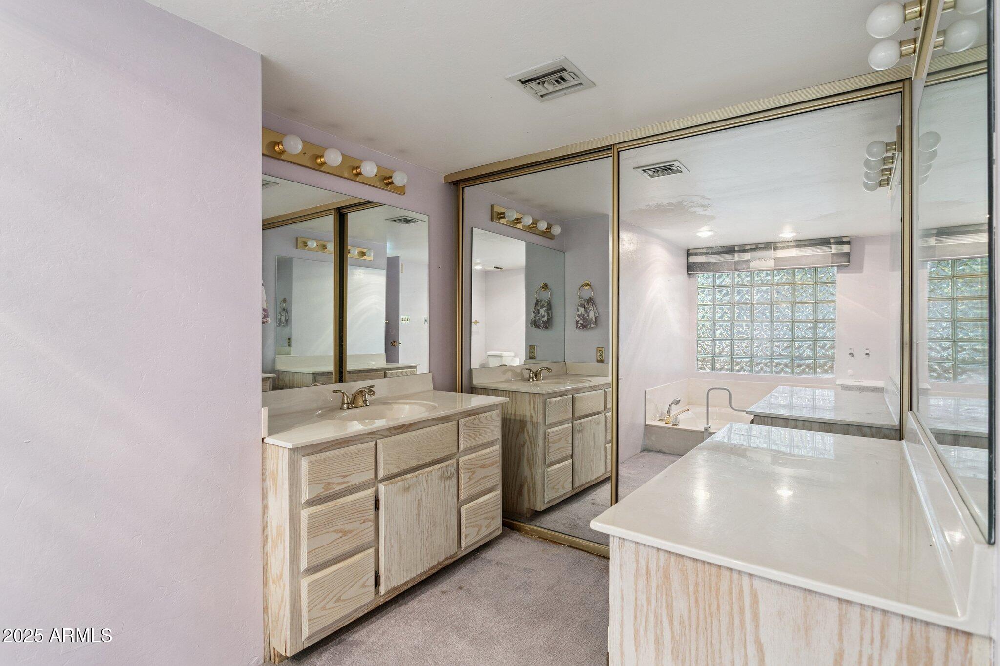 8340 North 16th Street Phoenix, AZ 85020 - Photo 23 of 45 Double vanities