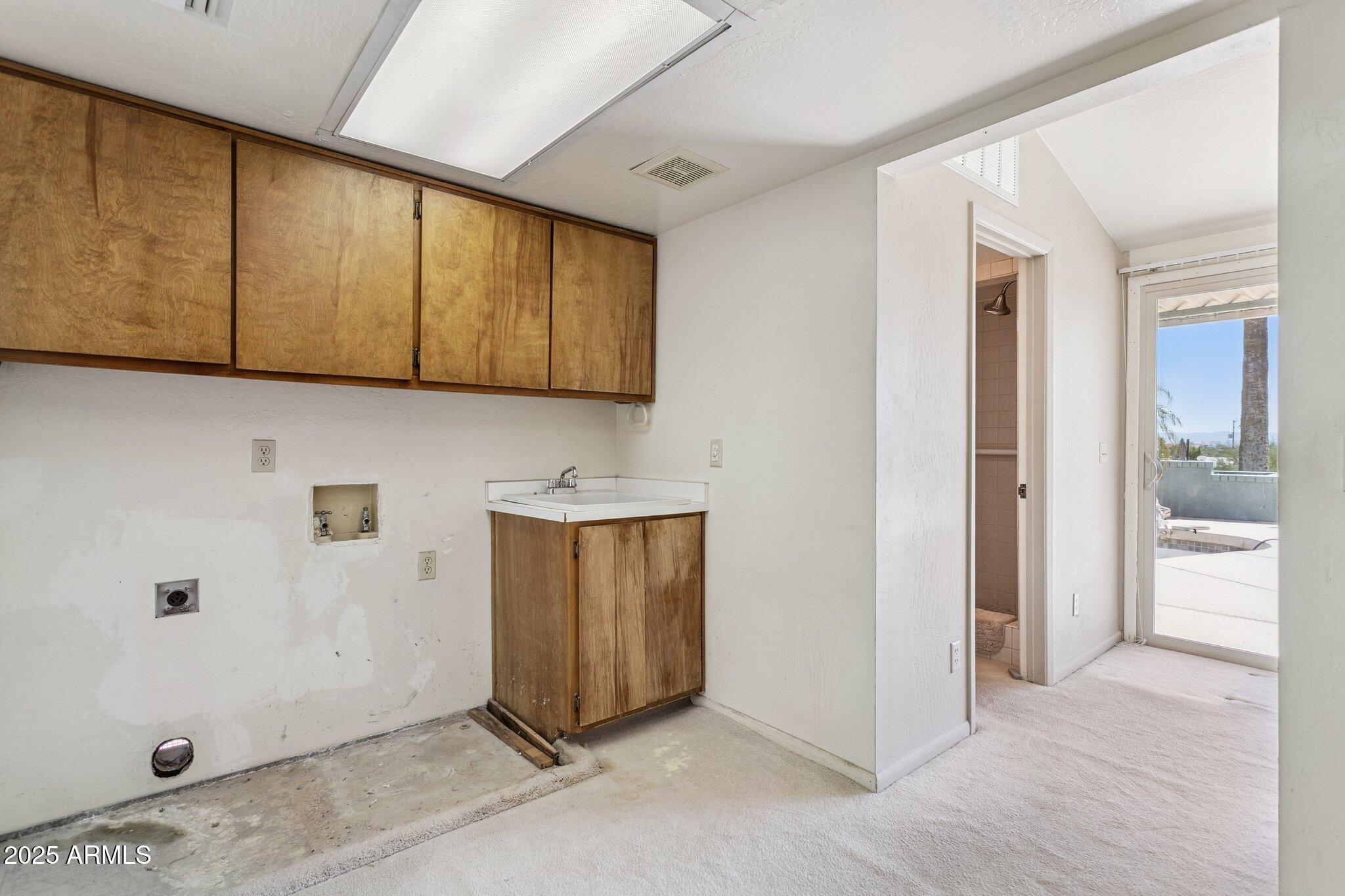 8340 North 16th Street Phoenix, AZ 85020 - Photo 32 of 45 Laundry room