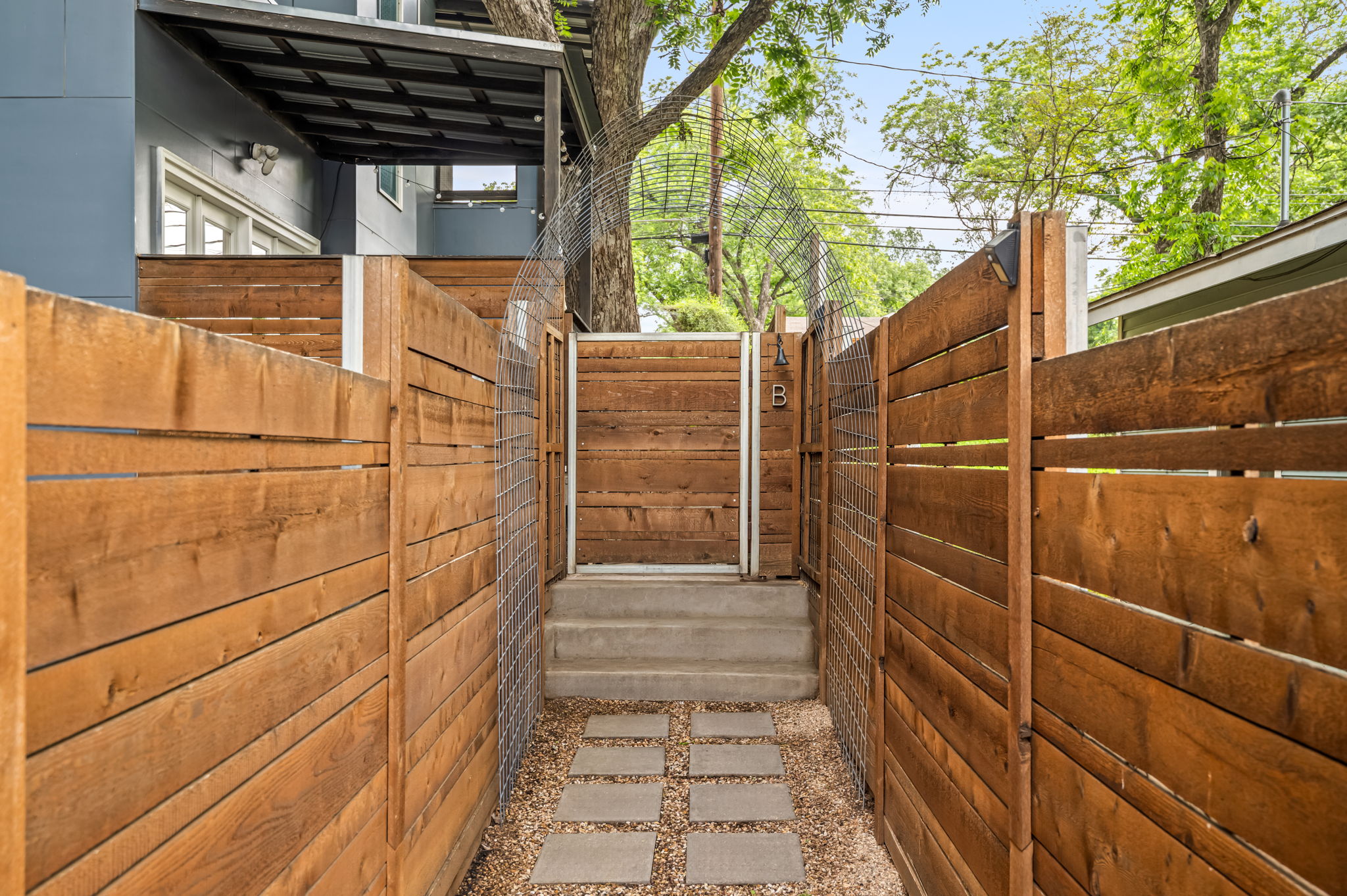 2202 Garden Street Austin, TX 78702 - Photo 25 of 37 Separate entry to B unit from A unit driveway