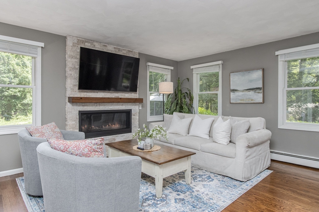 561 Old Dunstable Road Groton, MA 01450 - Photo 5 of 39