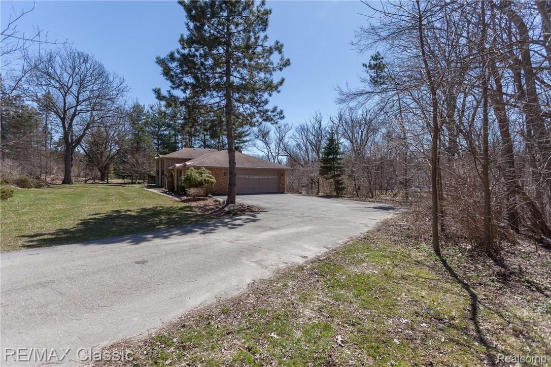 3966 Orion Road Oakland, MI 48363 - Photo 46 of 57 IMG_2675.jpg