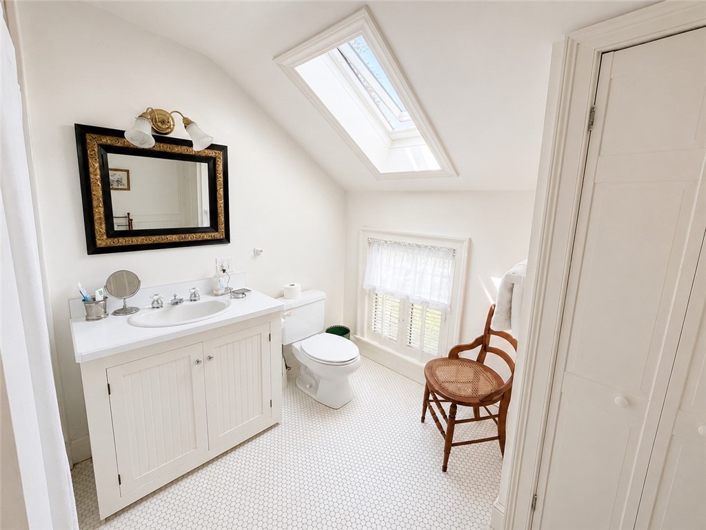 41 Calvert Place Jamestown, RI 02835 - Photo 10 of 23