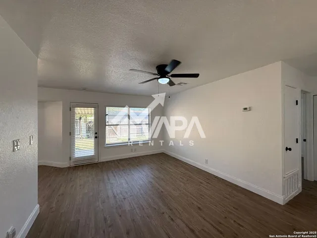 $1,800 | 7923 Langport, San Antonio, TX 78239