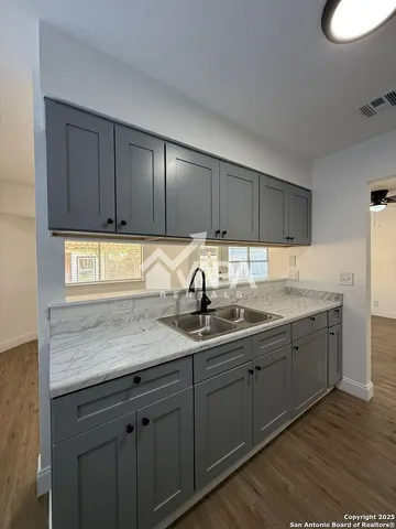 $1,800 | 7923 Langport, San Antonio, TX 78239