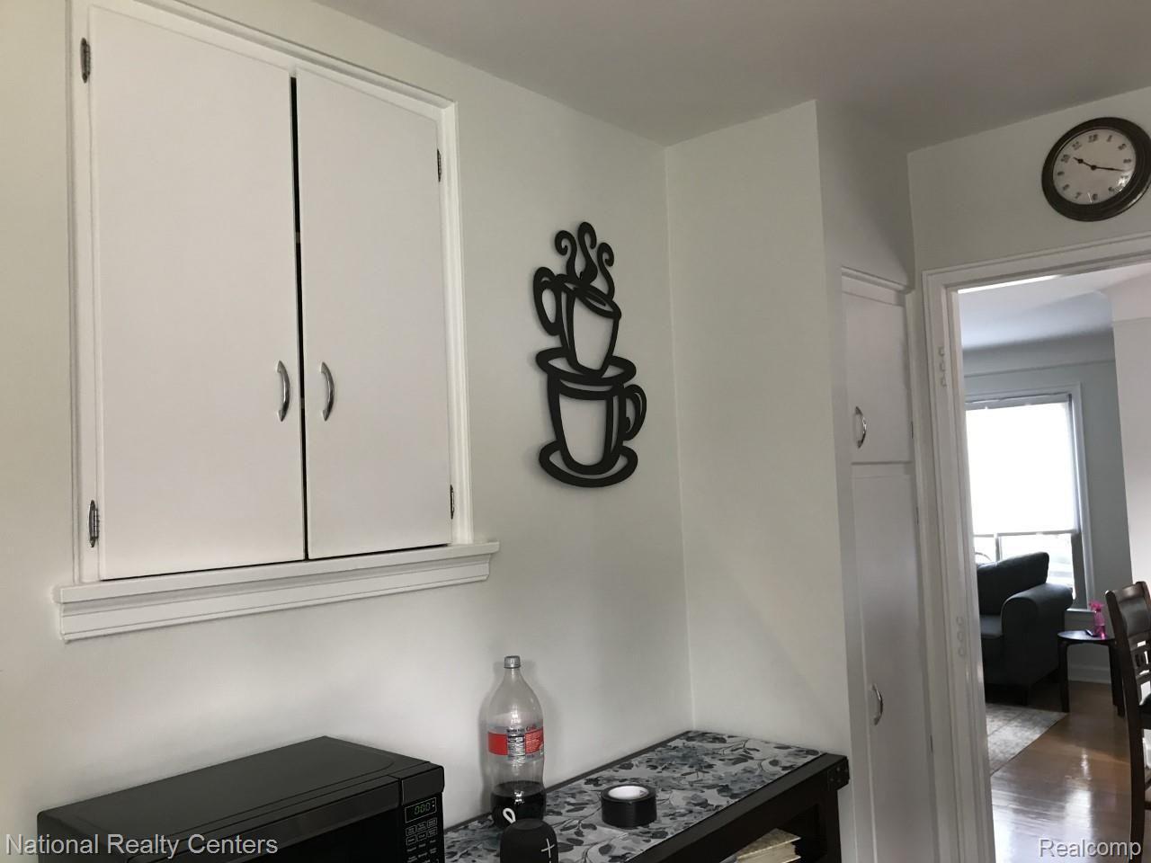 211 Normandy Road Royal Oak, MI 48073 - Photo 9 of 23 thumbnail_IMG-1838.jpg