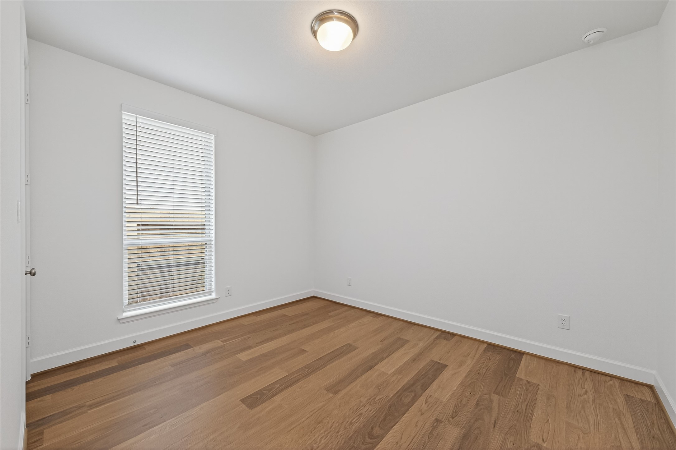 122 Sierra Strm Court Conroe, TX 77304 - Photo 23 of 40 an empty room with a window