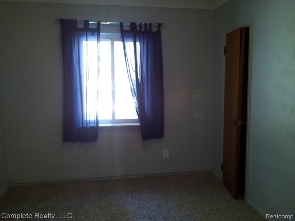 7503 East Richfield Road Davison, MI 48423 - Photo 11 of 13 2nd bedroom, new carpet.