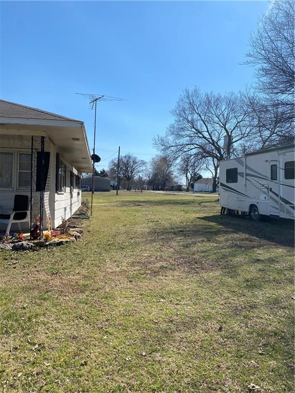 804 East Perry Street Arma, KS 66712 - Photo 2 of 31