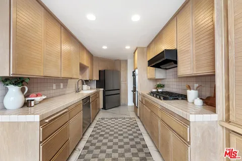 $1,250,000 | 9880 Vidor Drive, Unit 104, Los Angeles, CA 90035