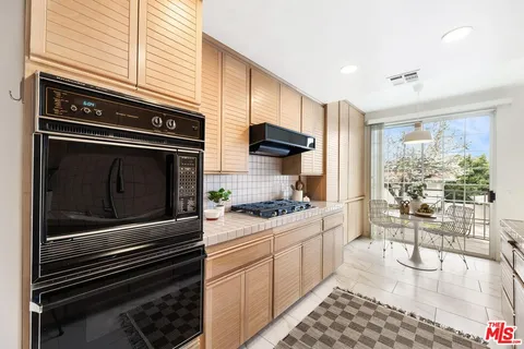 $1,250,000 | 9880 Vidor Drive, Unit 104, Los Angeles, CA 90035