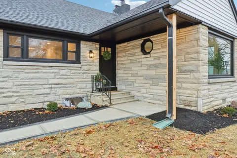 $725,000 | 220 West Drive, Fortville, IN 46040