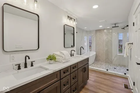 $725,000 | 220 West Drive, Fortville, IN 46040