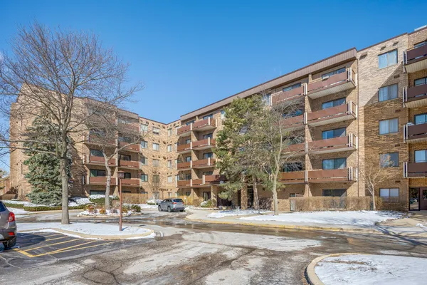 $249,900 | 720 Wellington Avenue, Unit 117, Elk Grove Village, IL 60007