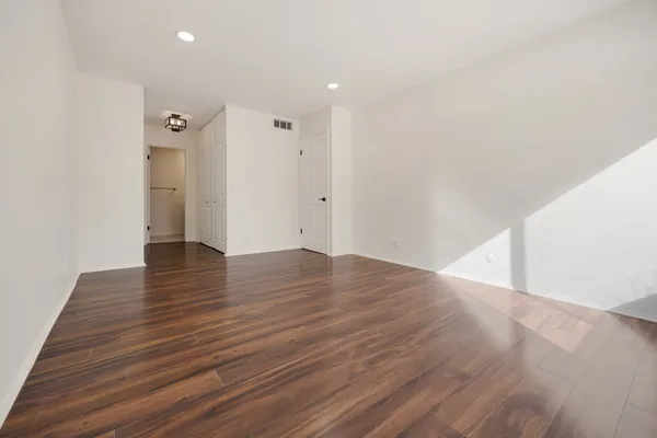 $249,900 | 720 Wellington Avenue, Unit 117, Elk Grove Village, IL 60007
