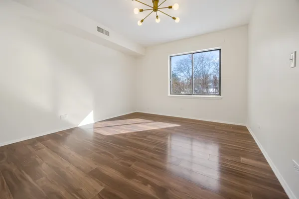 $249,900 | 720 Wellington Avenue, Unit 117, Elk Grove Village, IL 60007