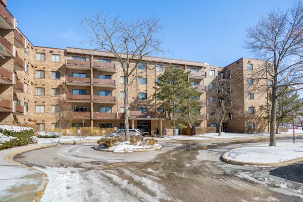 $249,900 | 720 Wellington Avenue, Unit 117, Elk Grove Village, IL 60007