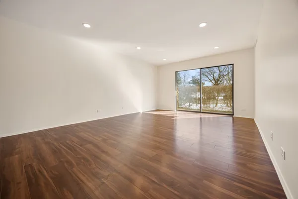 $249,900 | 720 Wellington Avenue, Unit 117, Elk Grove Village, IL 60007