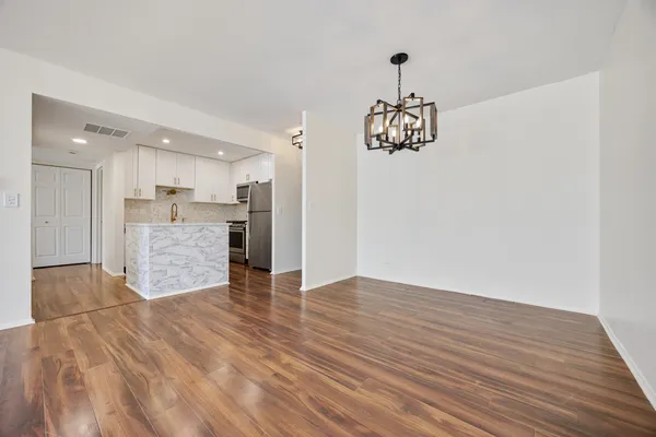 $249,900 | 720 Wellington Avenue, Unit 117, Elk Grove Village, IL 60007