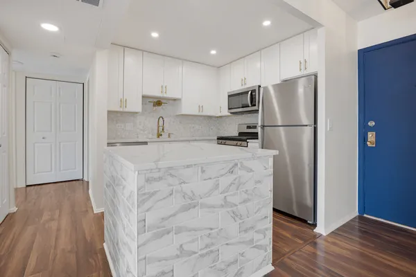 $249,900 | 720 Wellington Avenue, Unit 117, Elk Grove Village, IL 60007