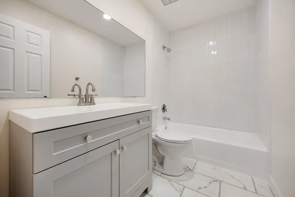 $249,900 | 720 Wellington Avenue, Unit 117, Elk Grove Village, IL 60007