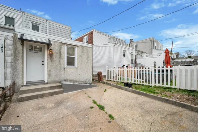 $220,000 | 1425 Hewes Avenue, Linwood, PA 19061