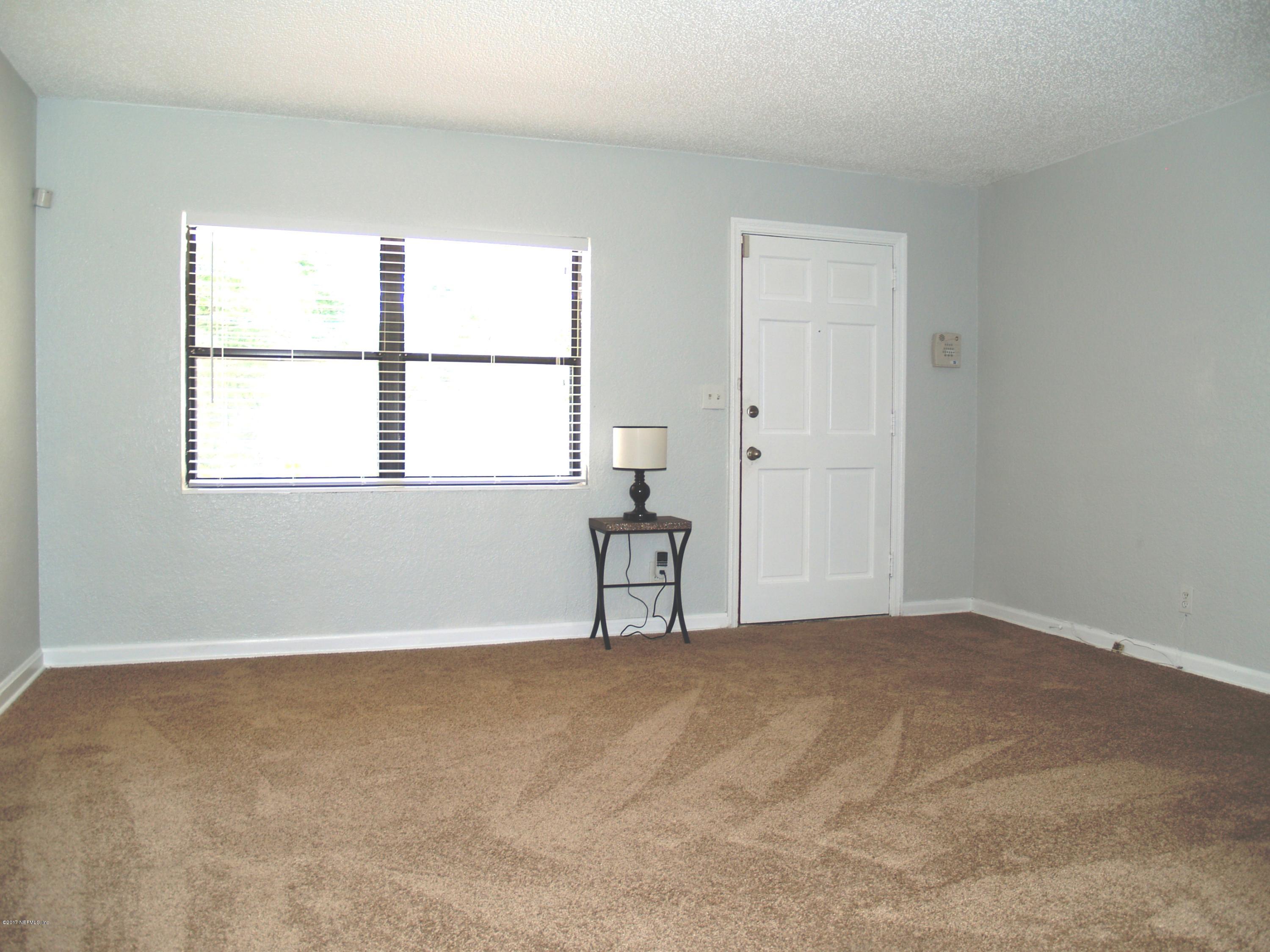 7832 Denham Road East Jacksonville, FL 32208 - Photo 11 of 19 Living