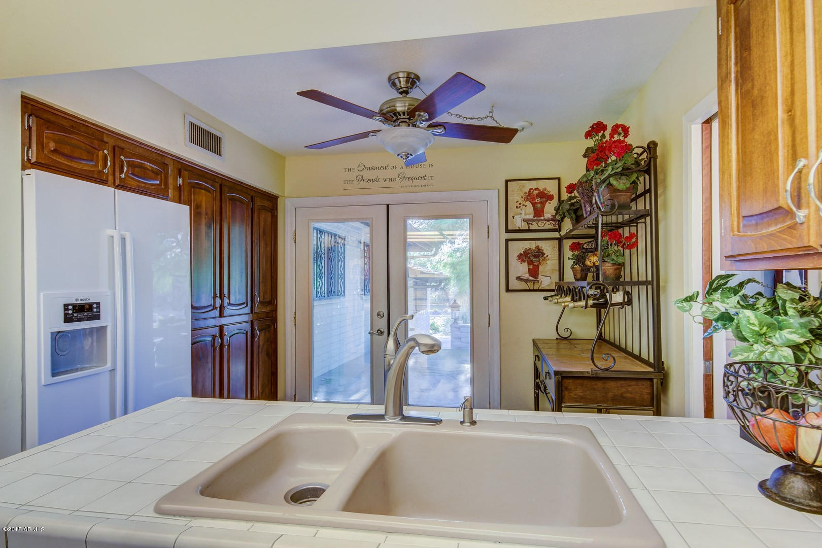 4535 East Palomino Road Phoenix, AZ 85018 - Photo 23 of 70 White appliances included