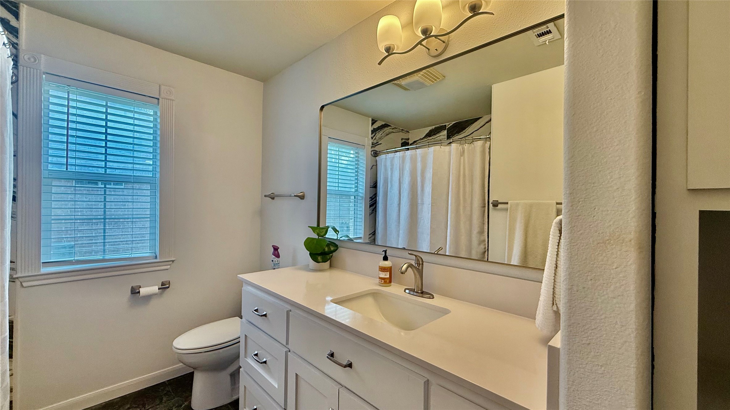 1127 Robin Road Elgin, TX 78621 - Photo 11 of 19 Full bath with vanity, toilet, baseboards, and curtained shower