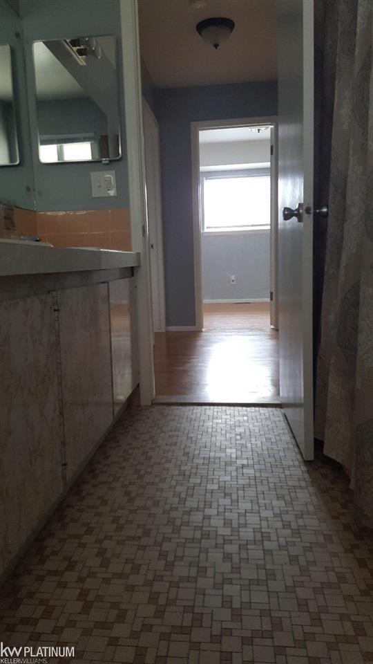 13657 Martin Warren, MI 48088 - Photo 26 of 38 31353992-25.JPG