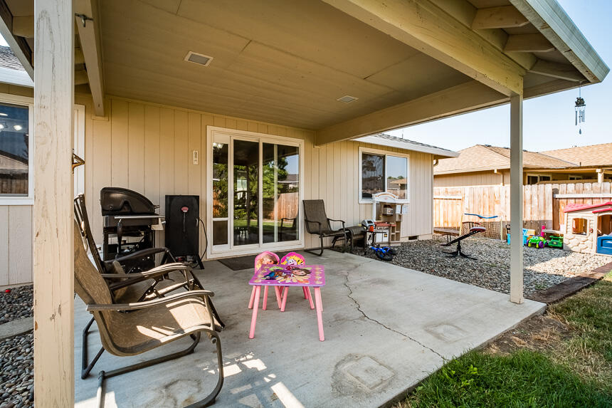 409 Montclair Way Eagle Point, OR 97524 - Photo 24 of 27 409 Montclair-27