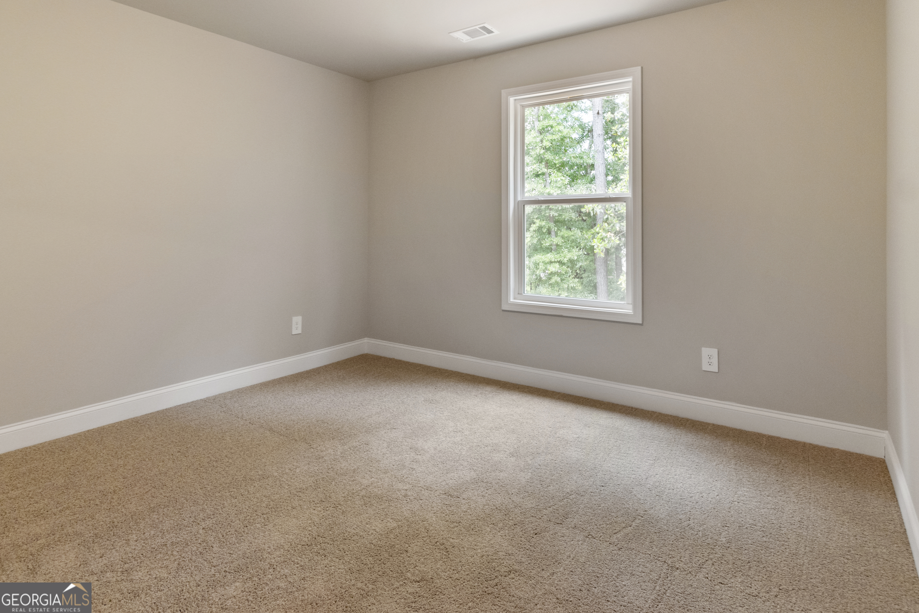 215 Davis Lake Road Thomaston, GA 30286 - Photo 24 of 29 an empty room with a window