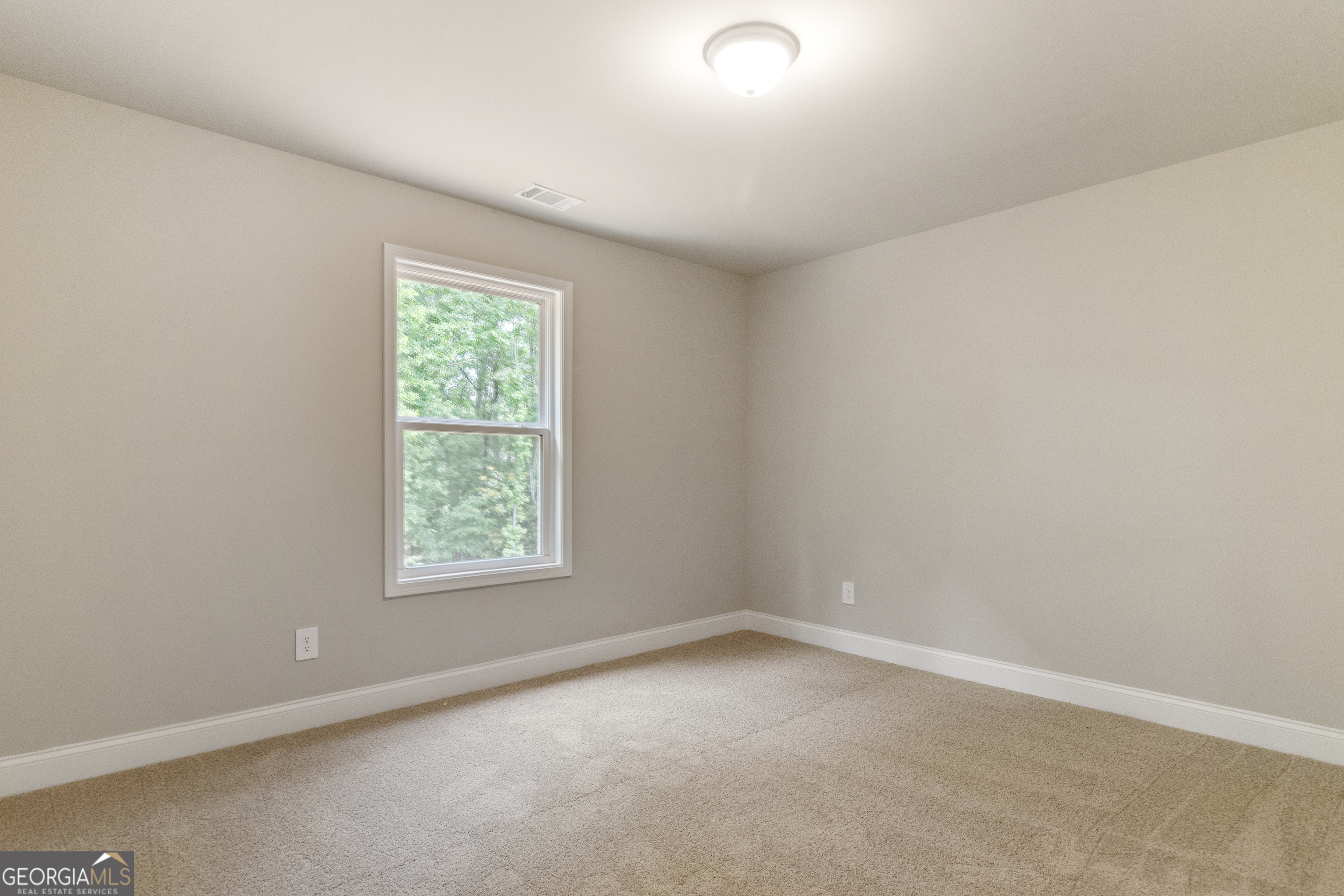 215 Davis Lake Road Thomaston, GA 30286 - Photo 25 of 29 an empty room with a window