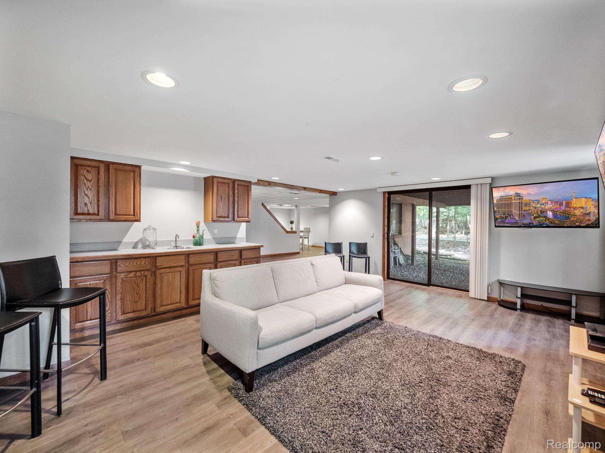 1290 Grandview Drive Rochester, MI 48306 - Photo 26 of 32 Gallery Image 26