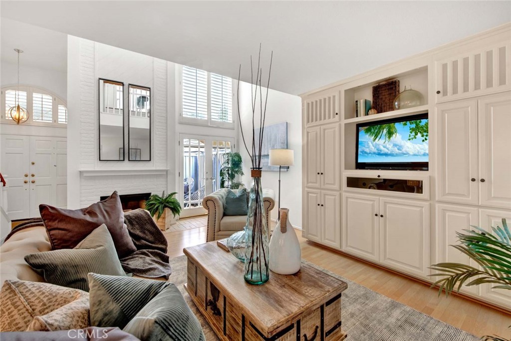 2569 Elden Avenue, Unit A1 Costa Mesa, CA 92627 - Photo 6 of 28